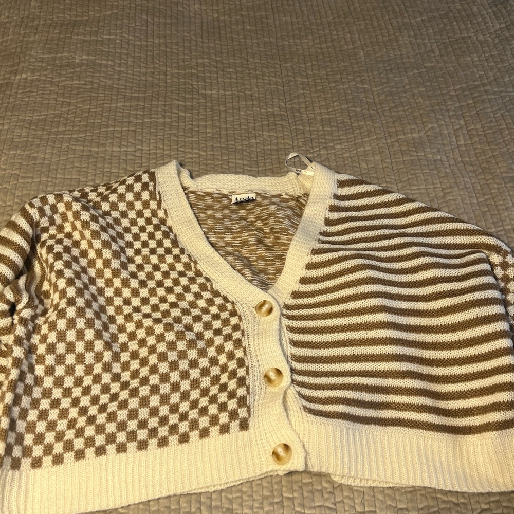 ARULA Cream and Brown Patterned Cardigan. Cozy. NWT.